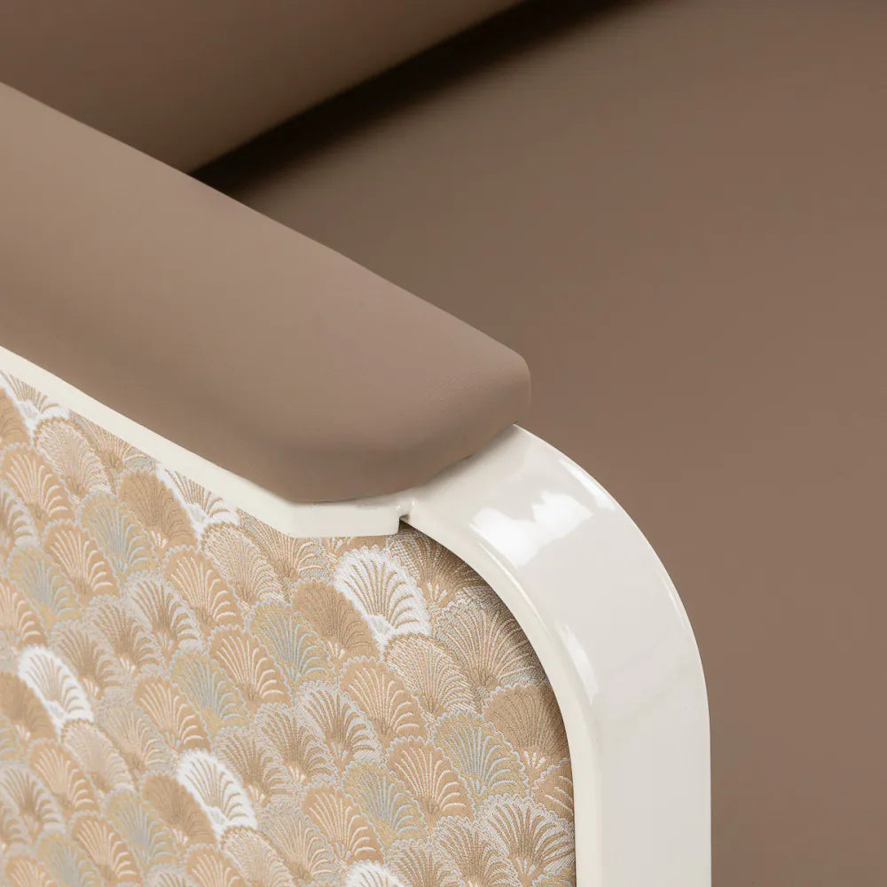 Fåtölj Omega Grandeur – Beige Konstläder & Art Deco-design